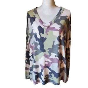 Lovely J Camo Print V-Neck Long Drop Sleeve Gray Green And Mauve Top Size L